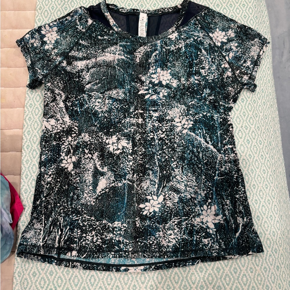 Lululemon workout top